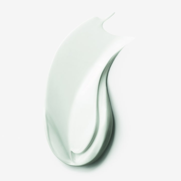 Estée Lauder DayWear 24H-Moisture Creme 50 ml viser en blød lysegrøn tekstur af den fugtgivende dagcreme.