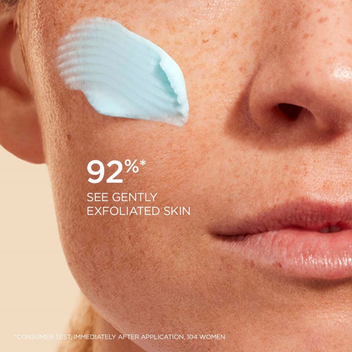 Clarins Fresh Scrub 50 ml ansigtsskrub giver mild eksfoliering vist med lyseblå creme og teksten 92%.