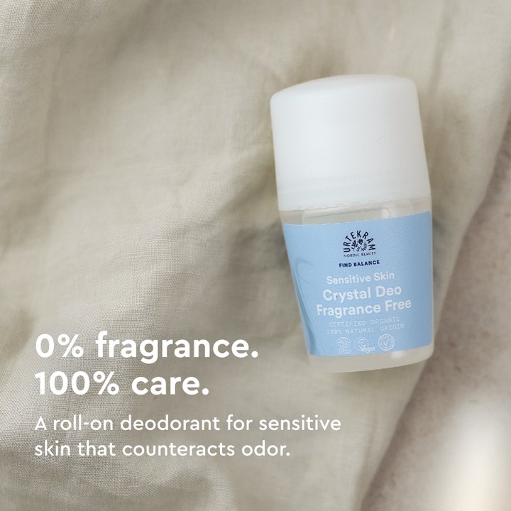 Urtekram Fragrance Free Crystal Deo 50 ml til sensitiv hud i roll-on flaske med teksten 0% fragrance 100% care.