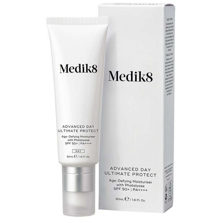 Medik8 Advanced Day Ultimate Protect SPF50+ 50 ml solcreme til ansigtet i hvid tube og æske med sølvlåg