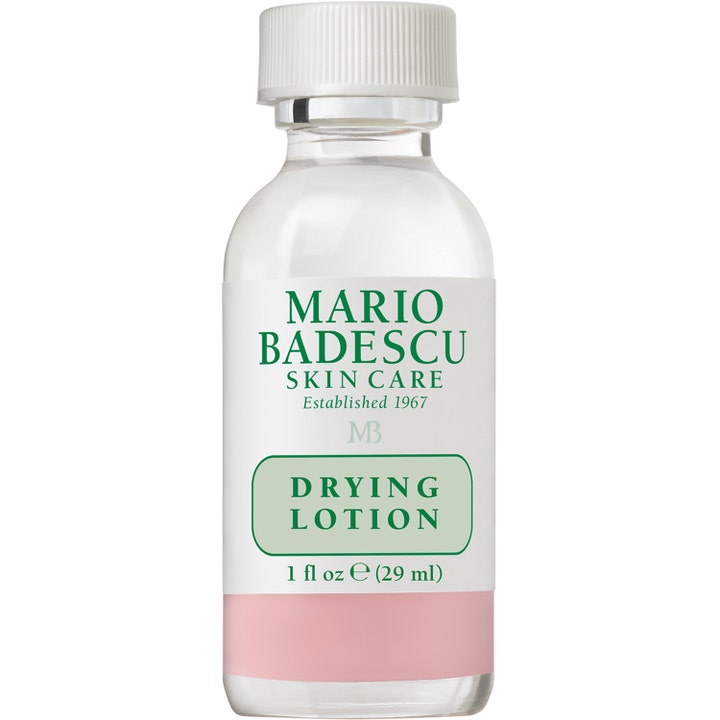Mario Badescu Drying Lotion 29 ml mod urenheder i klar glasflaske med todelt lyserød og gennemsigtig formel.