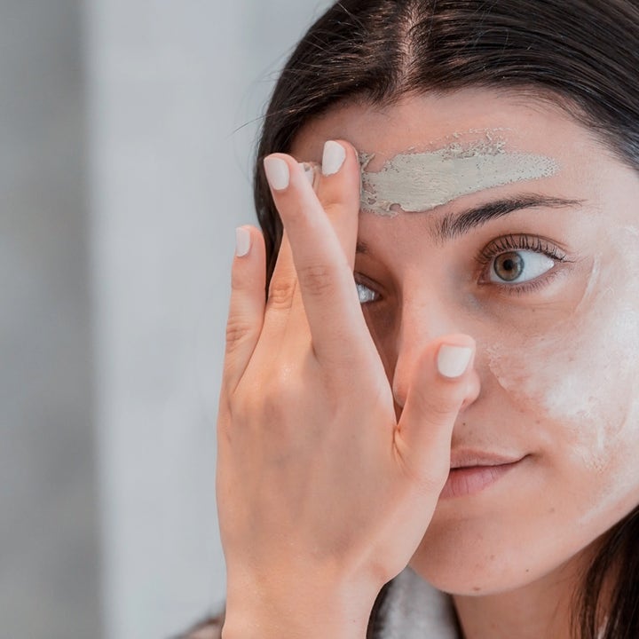 Codage Paris The Purifying Mask 50 ml rensende ansigtsmaske med lertekstur der påføres for en mat finish