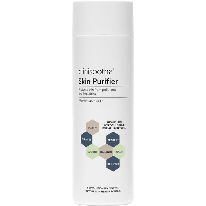 Clinisoothe+ Skin Purifier 250ml rensende hudpleje mod urenheder i hvid cylinderflaske med dæmpede hexagon-ikoner.