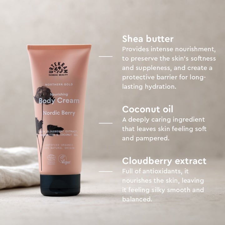 Urtekram Nordic Berry Body Cream 200 ml nærende kropscreme i lyserød tube med info om sheasmør og multebær.