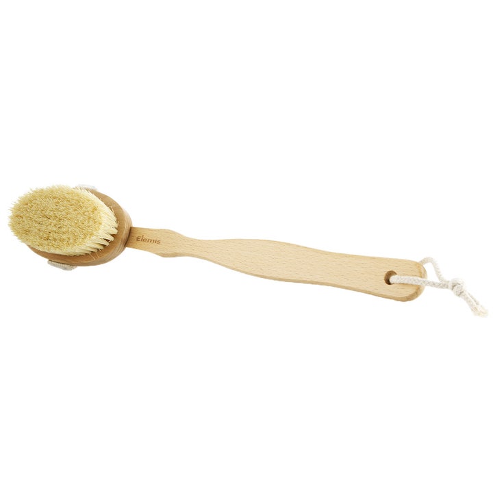 Elemis Body Detox Skin Brush 1 stk eksfolierende tørbørste i lyst træ med langt skaft og naturlige børstehår.