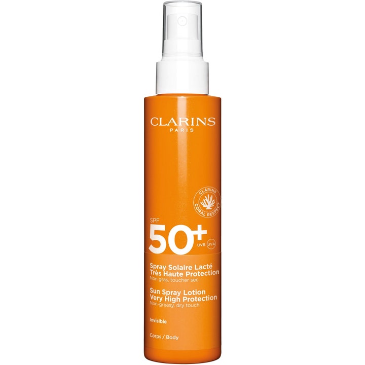Clarins Sun Spray Lotion SPF 50+ solcreme spray giver hÞj beskyttelse i orange flaske med hvid pumpe og klart lÄg