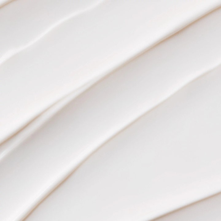 Dermalogica Prisma Protect SPF30 50 ml solcreme til ansigtet med en hvid cremet tekstur der giver glød