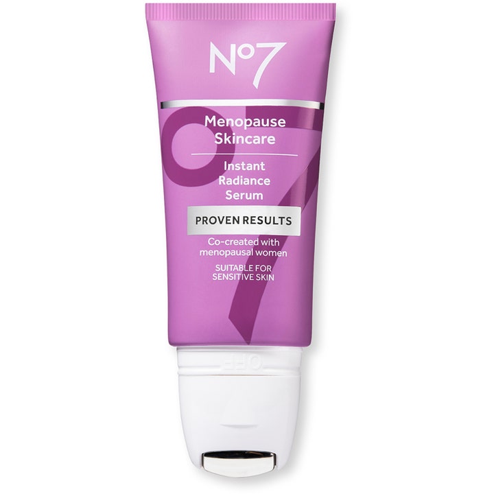 No7 Menopause Skincare Instant Radiance Serum 30ml hudpleje giver glød i lilla tube med hvid rulleapplikator.