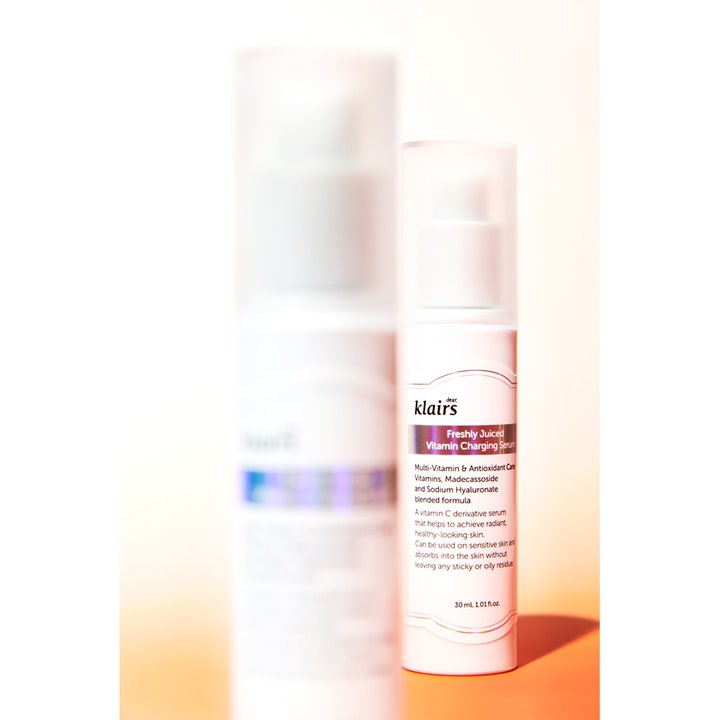 Klairs Freshly Juiced Vitamin Charging Serum 30 ml glødgivende serum med C-vitamin i hvid pumpeflaske