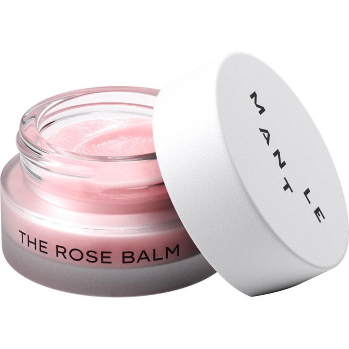 MANTLE The Rose Balm 15 ml glattende balm som giver fugt vist med en cremet lyserød og fyldig tekstur