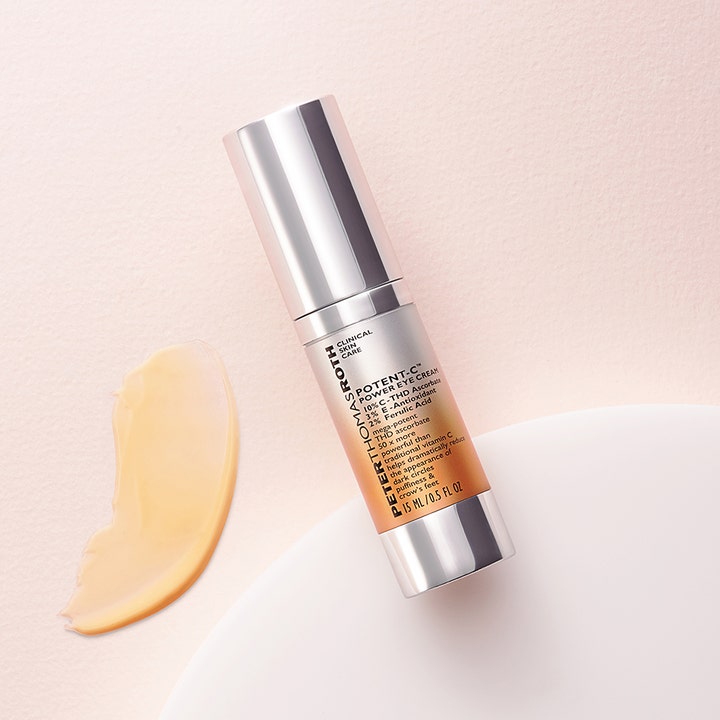 Peter Thomas Roth Potent C Eye Cream 15 ml lysnende øjencreme i sølvflaske med cremet ferskenfarvet tekstur