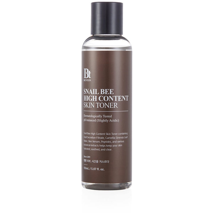 Benton Snail Bee High Content Skin Toner 150 ml beroligende toner med snegleslim i brun flaske med sort skruelåg