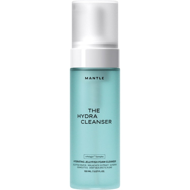 Mantle The Hydra Cleanser 150 ml fugtgivende ansigtsrens i en turkis flakon med hvid pumpe og gennemsigtigt låg