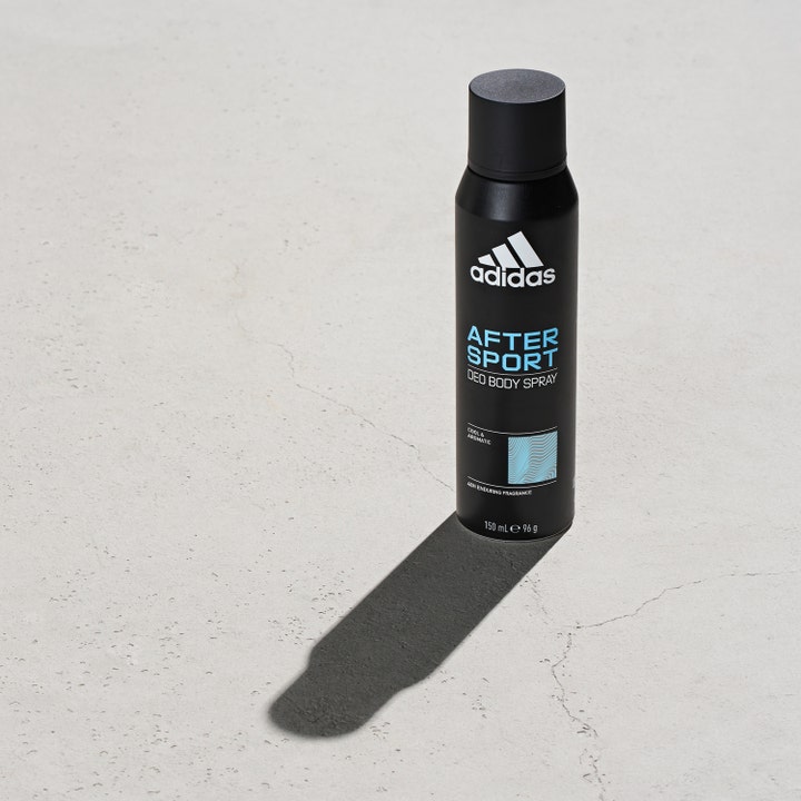 Adidas After Sport For Him Deodorant Spray 150 ml herredeodorant giver friskhed i sort flaske med lang skygge.