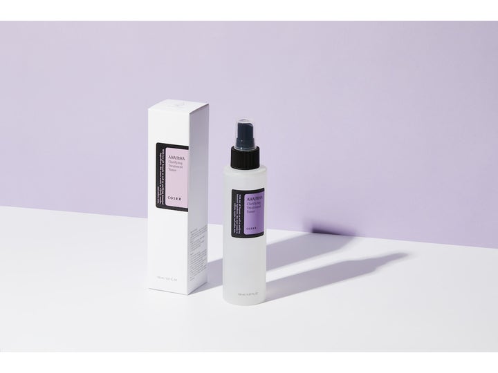 COSRX AHA/BHA Clarifying Treatment Toner 150 ml eksfolierende toner i frostet sprayflaske og hvid æske