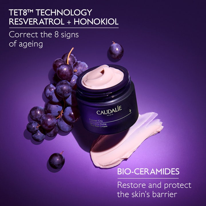 Caudalie Premier Cru The Rich Cream 50 ml anti-aging ansigtscreme i lilla krukke med vindruer og tekstur