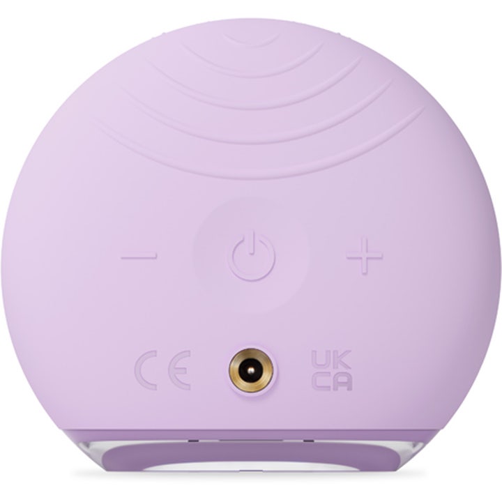 FOREO LUNA 4 go Lavender 1 stk. til ansigtsrensning viser bagsiden af den lilla enhed med tænd-knap