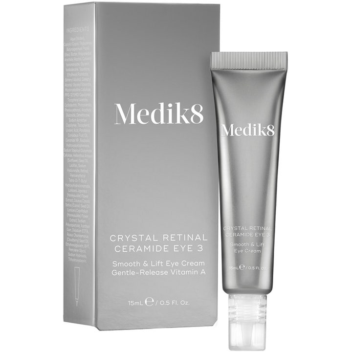 Medik8 Crystal Retinal Ceramide Eye 3 15 ml glattende øjencreme i sølvfarvet tube og æske.