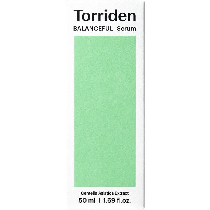 Torriden BALANCEFUL Cica Serum 50 ml beroligende ansigtsserum i hvid papæske med en stor lysegrøn firkant