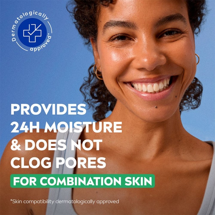 NIVEA Mattifying Day Cream 50 ml giver fugt til kombineret hud og ses her på en smilende kvinde