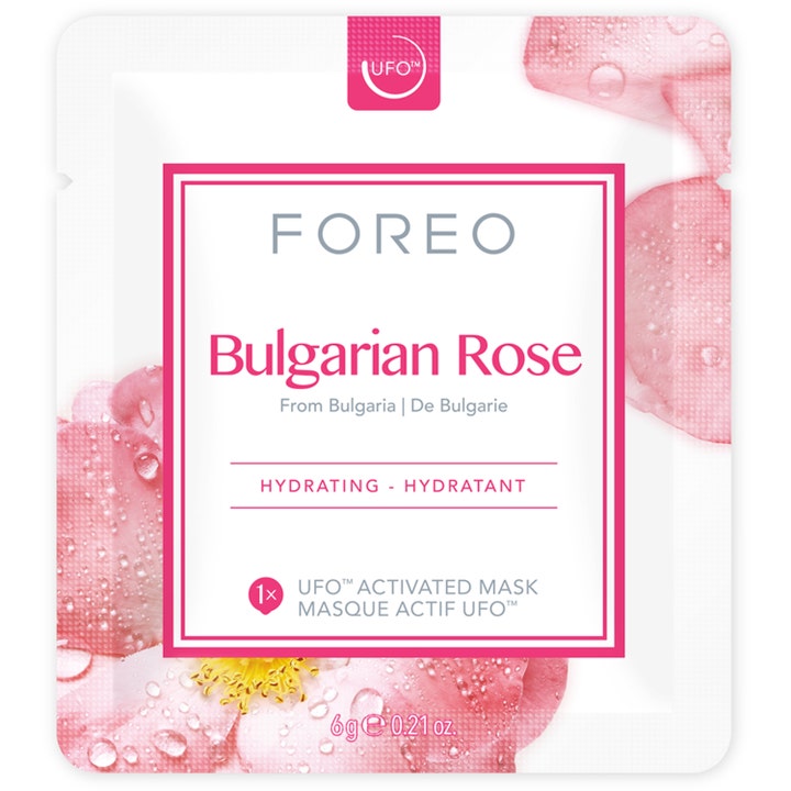 FOREO UFO Mask Bulgarian Rose 36 g fugtgivende ansigtsmaske i hvid sachet med lyserøde rosenblade