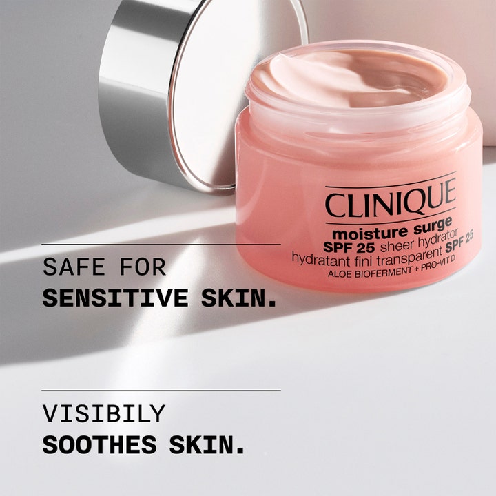 Clinique Moisture Surge SPF25 Sheer Hydrator 30 ml fugtgivende dagcreme i lyserød krukke med cremet tekstur til følsom hud