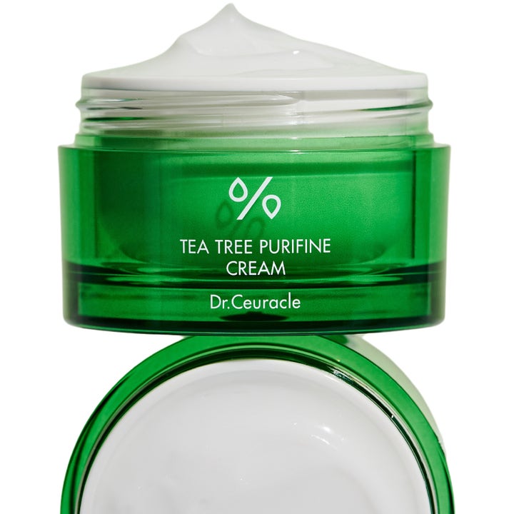 Dr. Ceuracle Tea Tree Purifine Cream 50 g beroligende ansigtscreme i grøn krukke med synlig hvid cremet tekstur