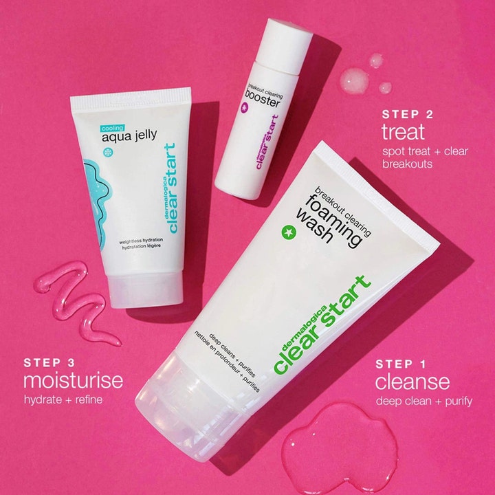 Dermalogica Clear Start Breakout Clearing Kit med tre trin mod urenheder vist med produktteksturer på pink baggrund
