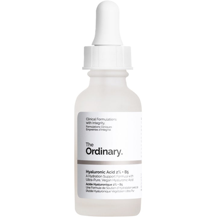 The Ordinary Hyaluronic Acid 2% + B5 fugtgivende serum i frostet glasflaske med hvid pipette der giver intens fugt