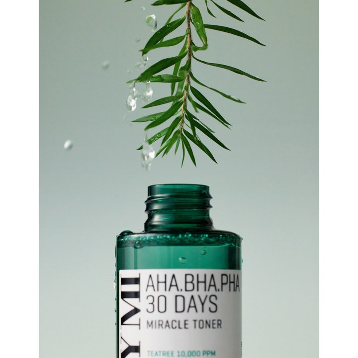 Some By Mi AHA BHA PHA 30 Days Miracle Toner 150 ml eksfolierende toner med dråber fra en grøn gren