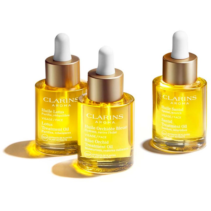 Clarins Face Treatment Oil Santal 30 ml beroligende ansigtsolie i tre glasflasker med guldhætter.