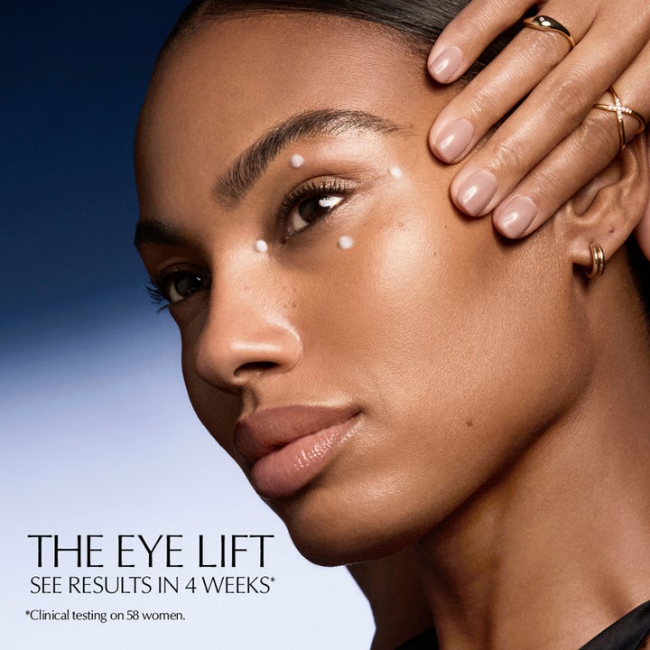 Estée Lauder Advanced Night Repair Eye Lift + Sculpt 15 ml øgonserum giver løft vist med prikker og teksten The Eye Lift