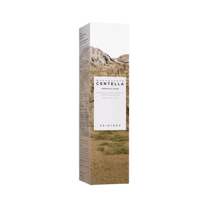 SKIN1004 Madagascar Centella Ampoule Foam 125 ml beroligende rengøringsskum i hvid papæske med naturmotiv.