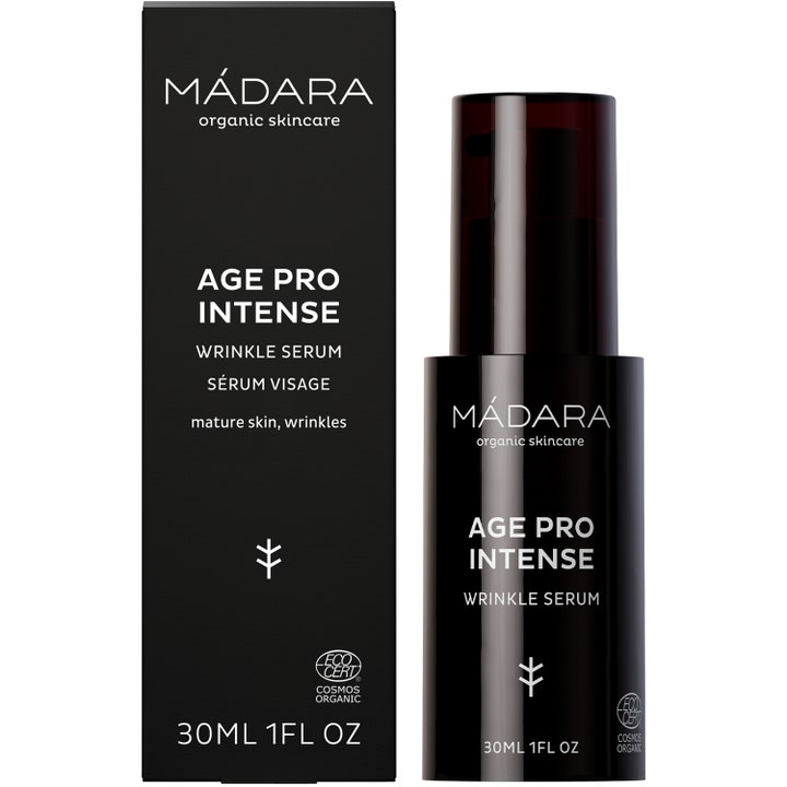 MÁDARA AGE PRO Intense Wrinkle Serum 30 ml mod rynker i sort æske og mørk pumpeflaske med EcoCert logo.