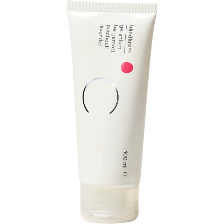 C Håndkrem Geranium Bergamott Patchouli Lavendel 100 ml blødgørende håndcreme i hvid tube med sølvlogo og pink prik