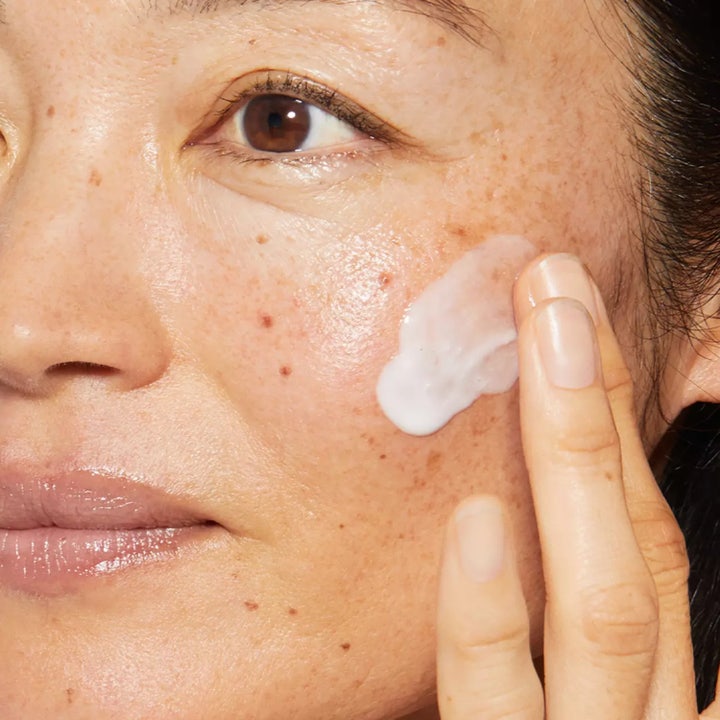 Dermalogica Phyto Nature Oxygen Cream 50 ml fugtgivende dagcreme pumpes ud af lilla flaske som en let hvid væske.
