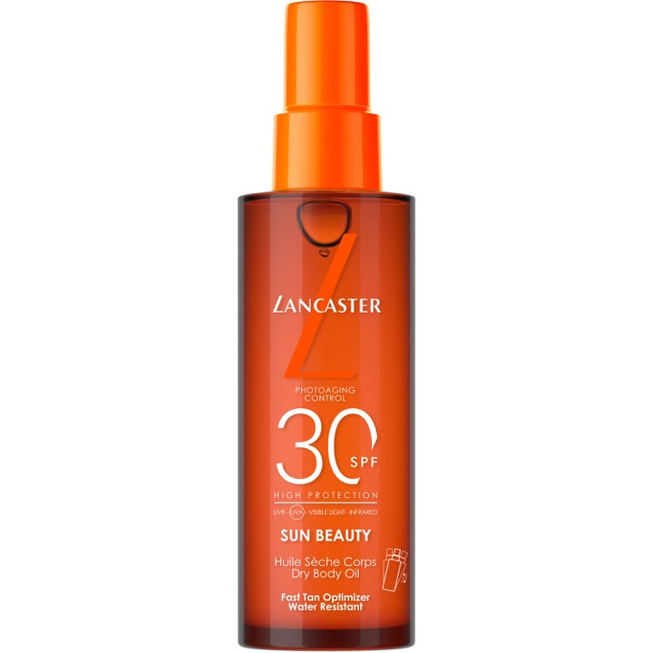 Lancaster Sun Beauty Dry Body Oil SPF 30 sololie mod fotoaldring i en orange gennemsigtig sprayflaske.