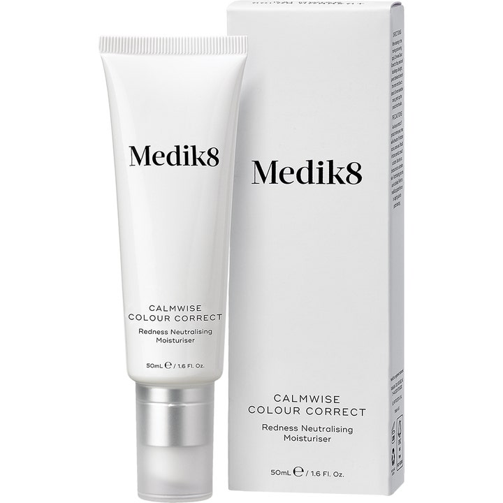 Medik8 Calmwise Colour Correct 50 ml rødmereducerende ansigtsserum i hvid tube og æske med sølvdetaljer.