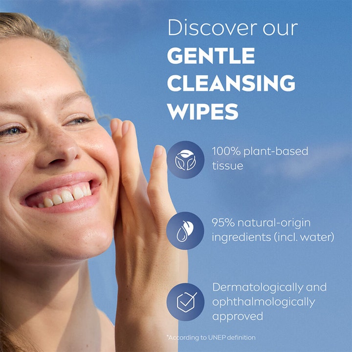 NIVEA MicellAIR Expert Wipes 25 stk milde makeupfjerner servietter vist med smilende kvinde og 100% plantebaseret væv.