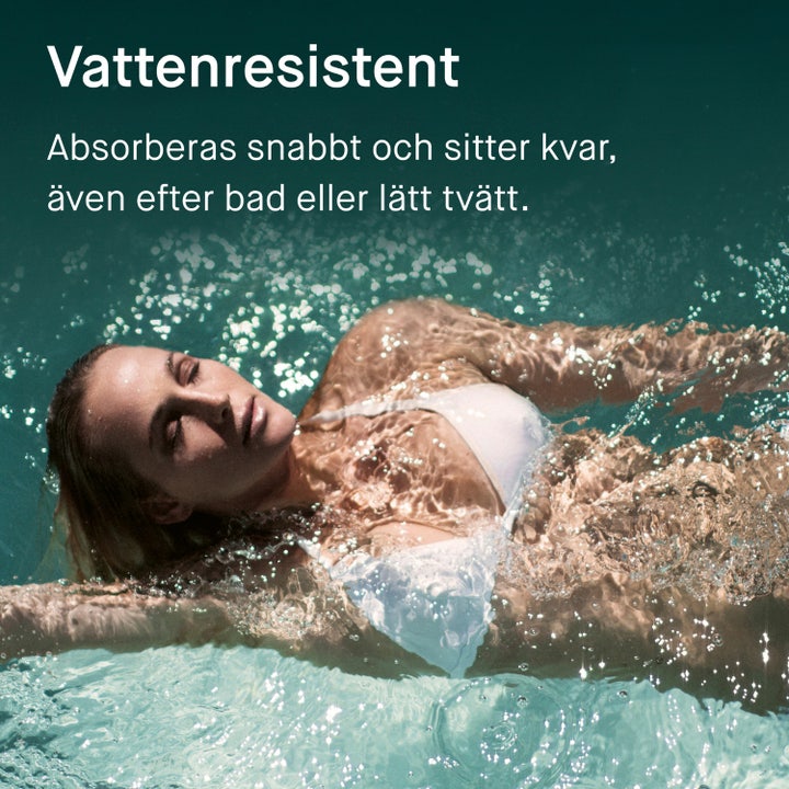 EVY Technology Daily UV Face 75 ml solcreme giver 8 timers beskyttelse vist med en løber under en solrig himmel
