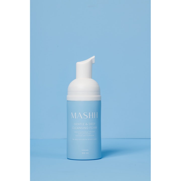 MASHH Gentle & Deep Cleansing Foam 100 ml vegansk rengøringsskum med panthenol i lyseblå flaske med hvid pumpe.