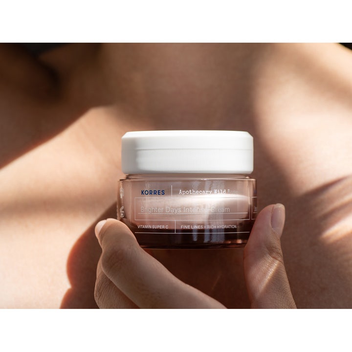 KORRES Apothecary Wild Rose Brighter Days Intense-Cream 40 ml fugtgivende dagcreme i glaskrukke der giver glød