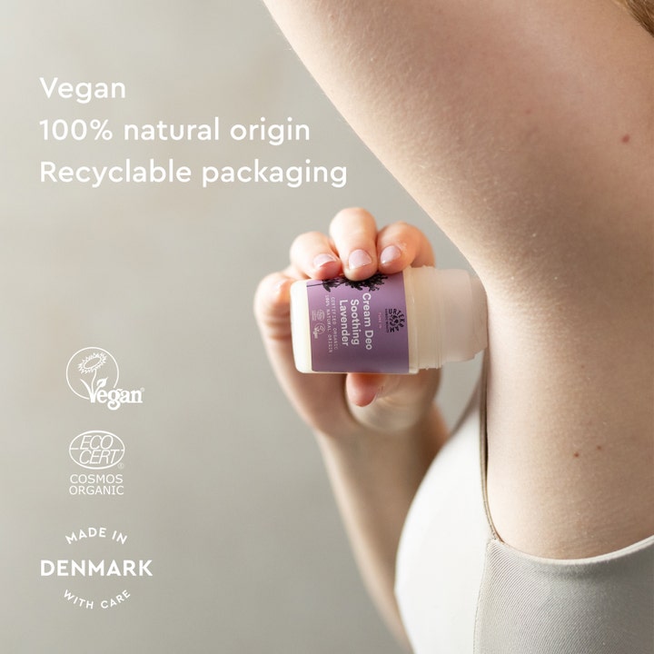 Urtekram Soothing Lavender Deo 50 ml i brug på huden, vegansk og naturlig creme-deodorant fremstillet i Danmark