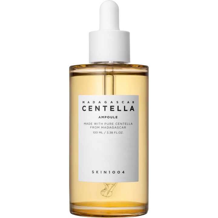 SKIN1004 Madagascar Centella Ampoule 100 ml beroligende serum i klar glasflaske med hvid pipette