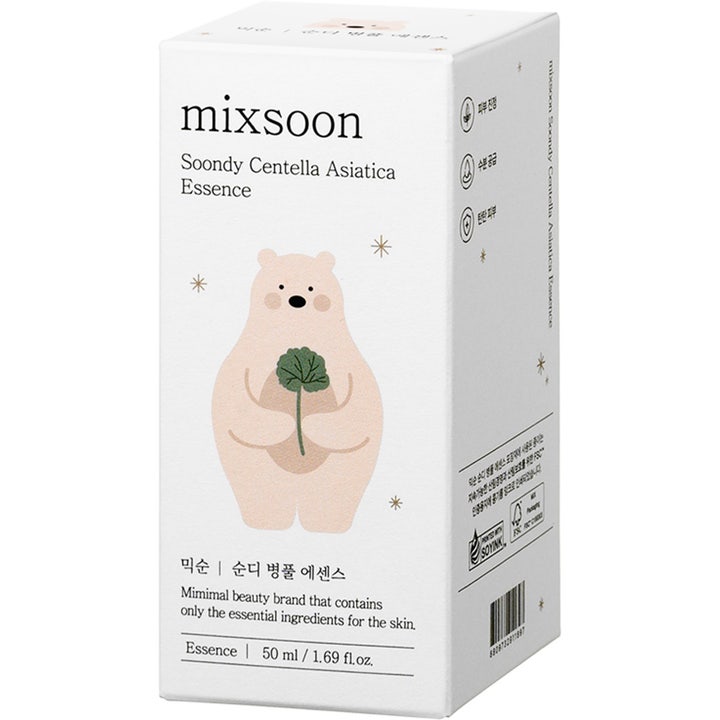 Mixsoon Soondy Centella Asiatica Essence 100 ml i hvid æske med illustration af en lyserød bjørn