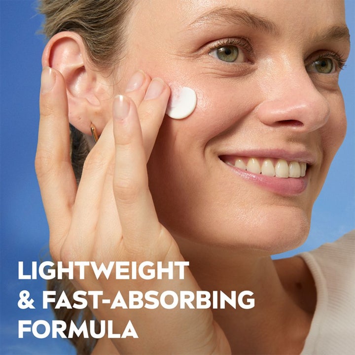 NIVEA Refreshing Day Cream SPF15 50 ml fugtgivende dagcreme med en let og hurtigtabsorberende formel.