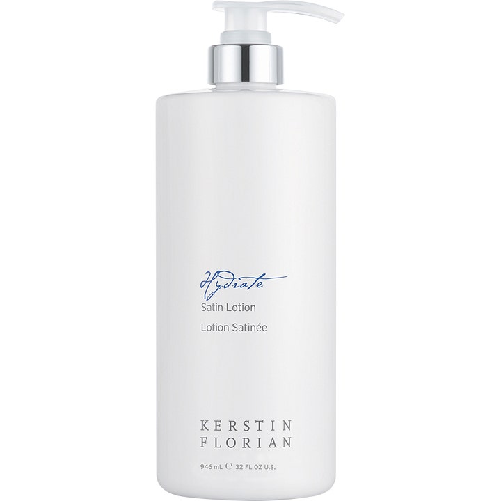 Kerstin Florian Hydrate Satin Lotion 946 ml fugtgivende lotion i hvid plastflaske med pumpe og sølvdetalje.