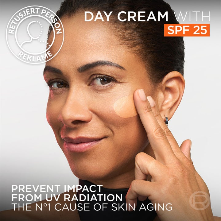 L'Oréal Paris Revitalift Laser Day Cream 50 ml anti-age dagcreme med SPF 25 som påføres ansigtet for UV-beskyttelse