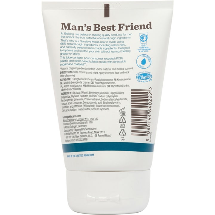 Bulldog Sensitive Moisturiser 100 ml beroligende ansigtscreme i hvid tube med ingrediensliste og vegansk logo