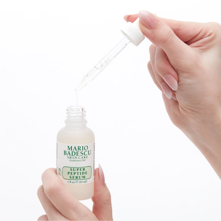 Mario Badescu Super Peptide Serum 29 ml foryngende ansigtsserum i frostet glasflaske med pipette og klar væske.